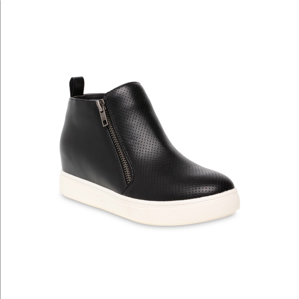 Time and Tru black wedge sneaker NWT